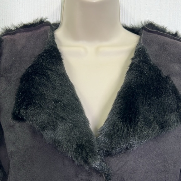 H&M - NWT Black Suede Like Lined Black Faux Fur Button Down Pockets Coat Size 2 - Picture 5 of 13